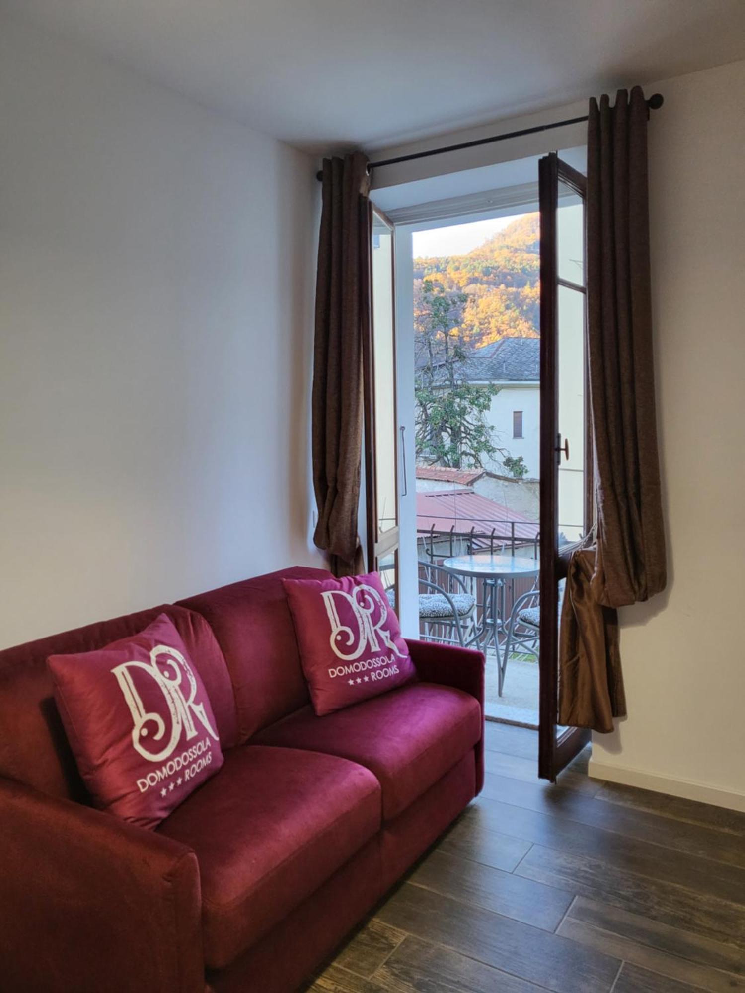 Alloggio Delizioso Domodossola Rooms Luaran gambar