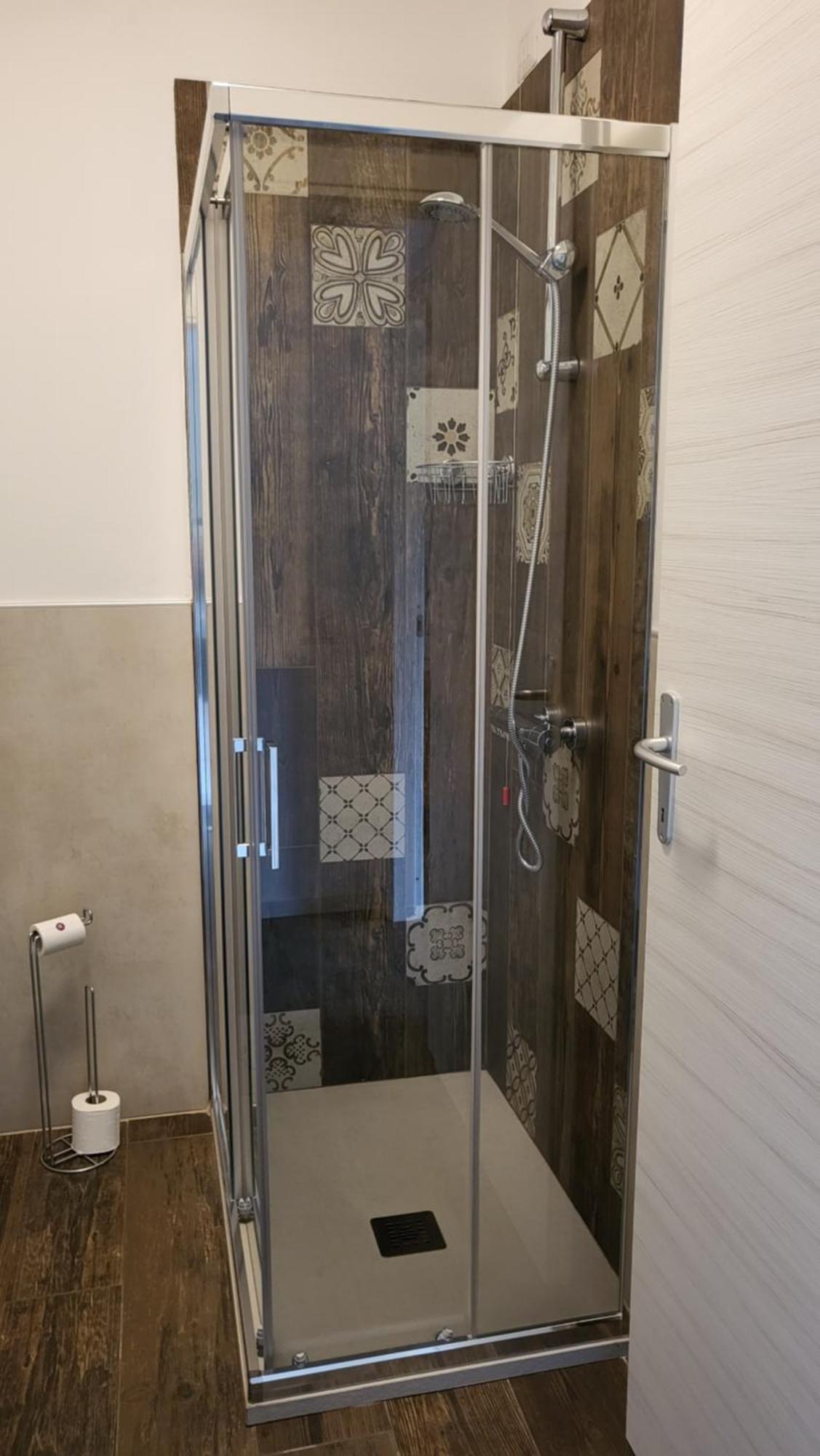 Alloggio Delizioso Domodossola Rooms Luaran gambar