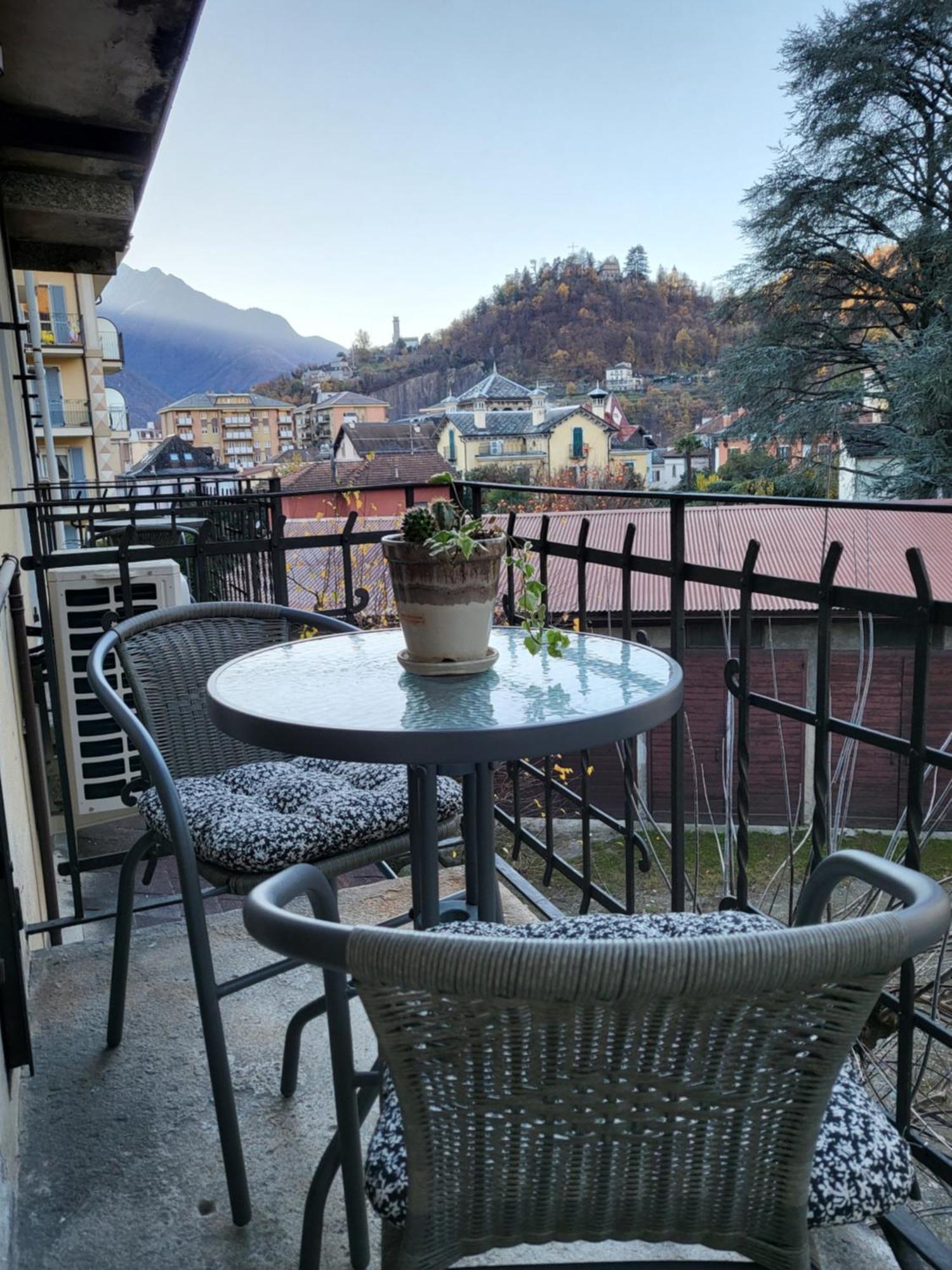 Alloggio Delizioso Domodossola Rooms Luaran gambar