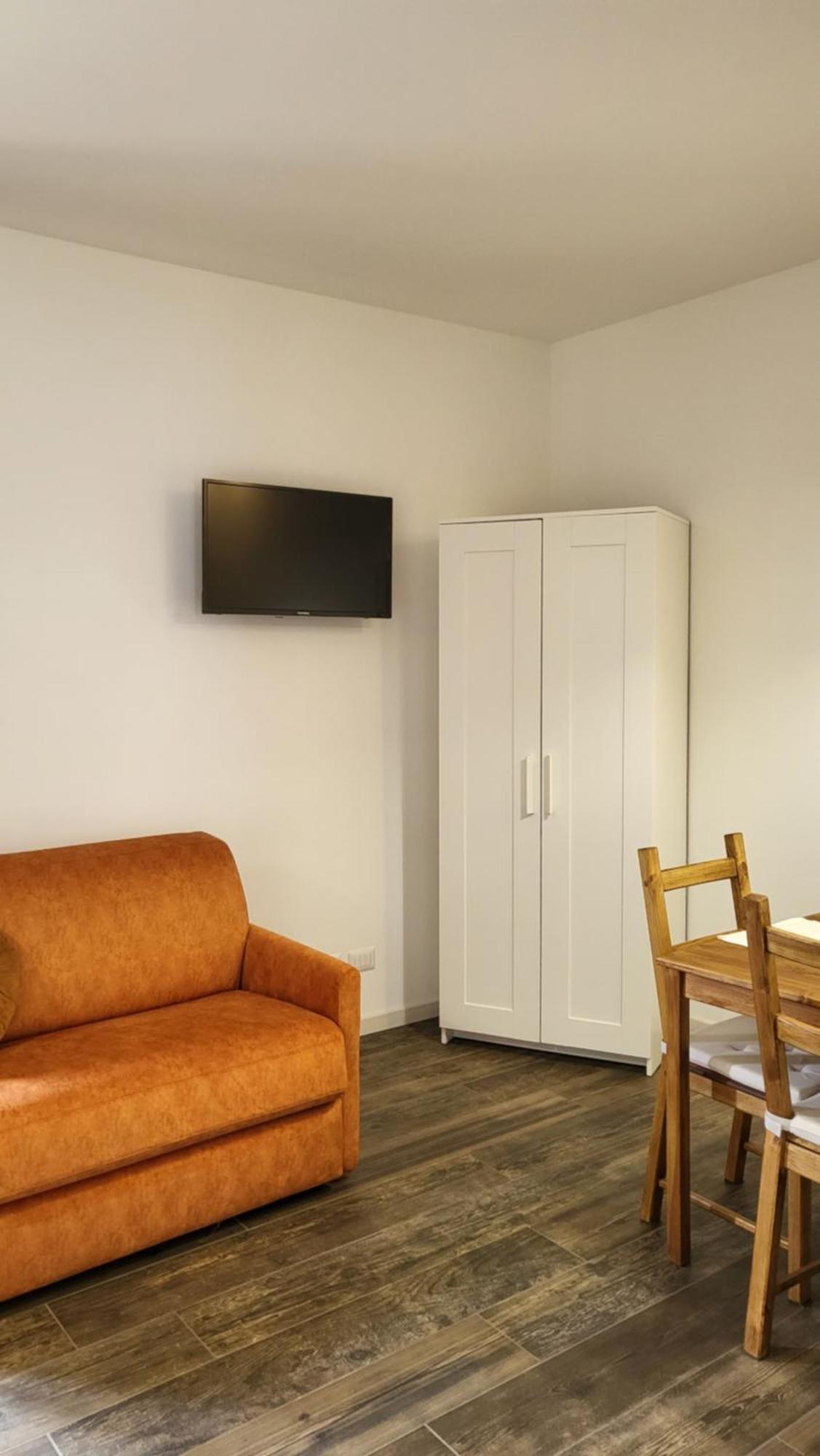Alloggio Delizioso Domodossola Rooms Luaran gambar